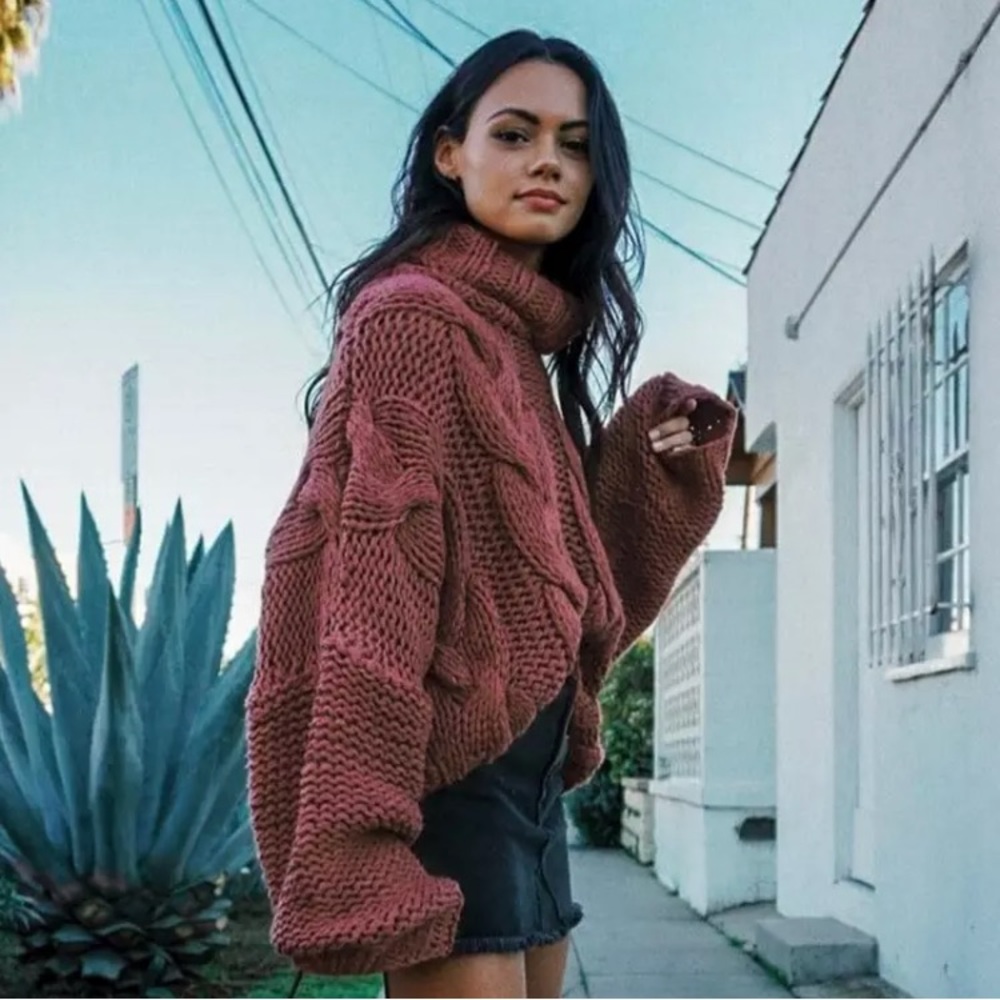 Oversized Knit Cable Turtleneck Sweater - Picture 2 of 7